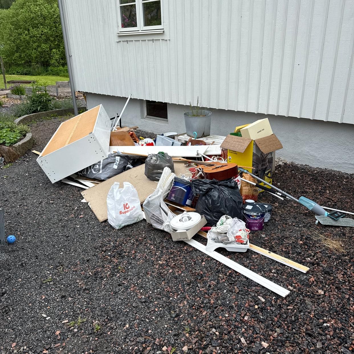 image of Släng från huset. - Lindome