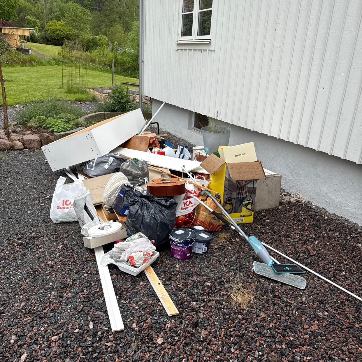 image of Släng från huset. - Lindome