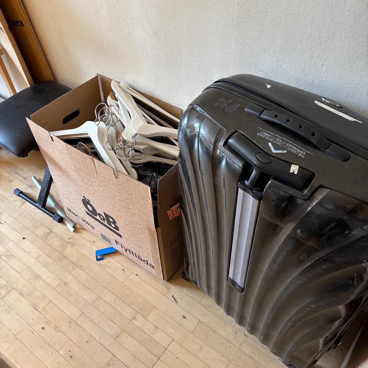 image of Flytt av säng, flyttlådor - 