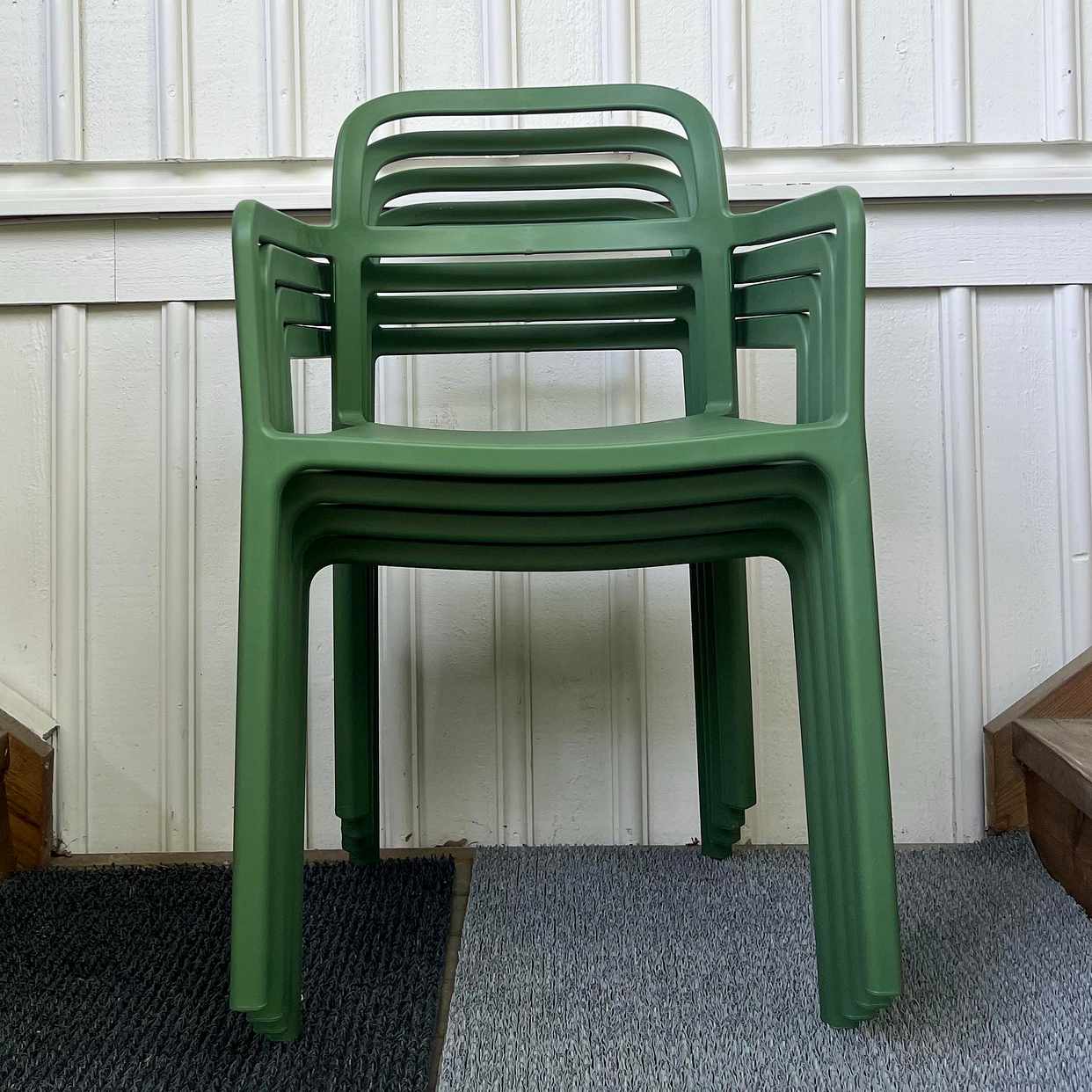 image of 4 stackable plastic chair - 