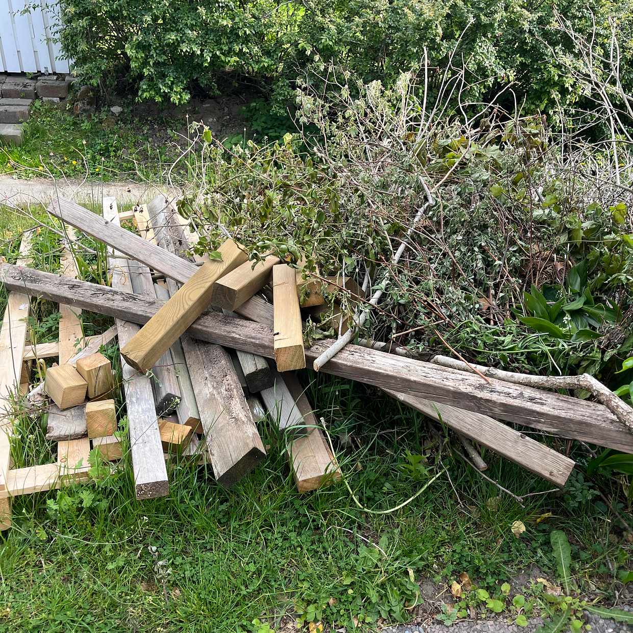 image of Trädgårdsavfall och trä - Täby