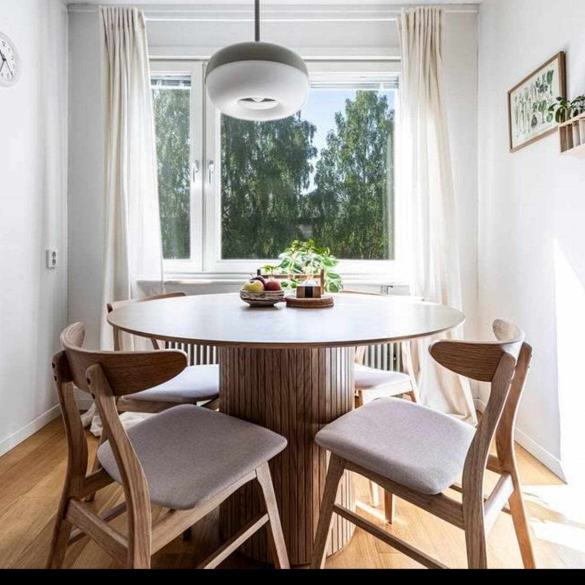 image of Hämta bord + stolar - 