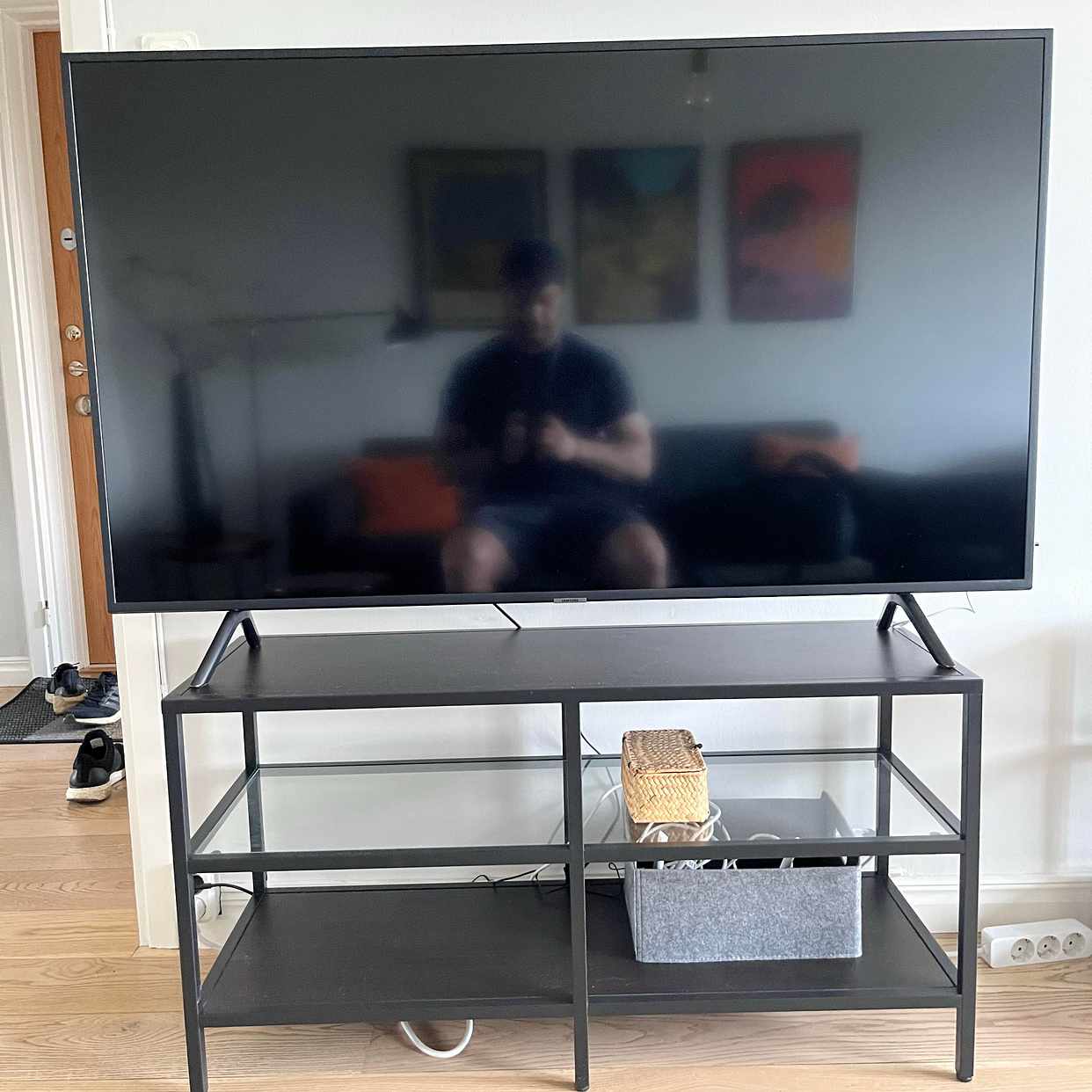 image of Flytt av 55” TV och bänk - 