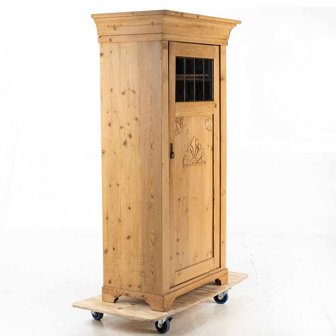 image of Äldre skåp - 