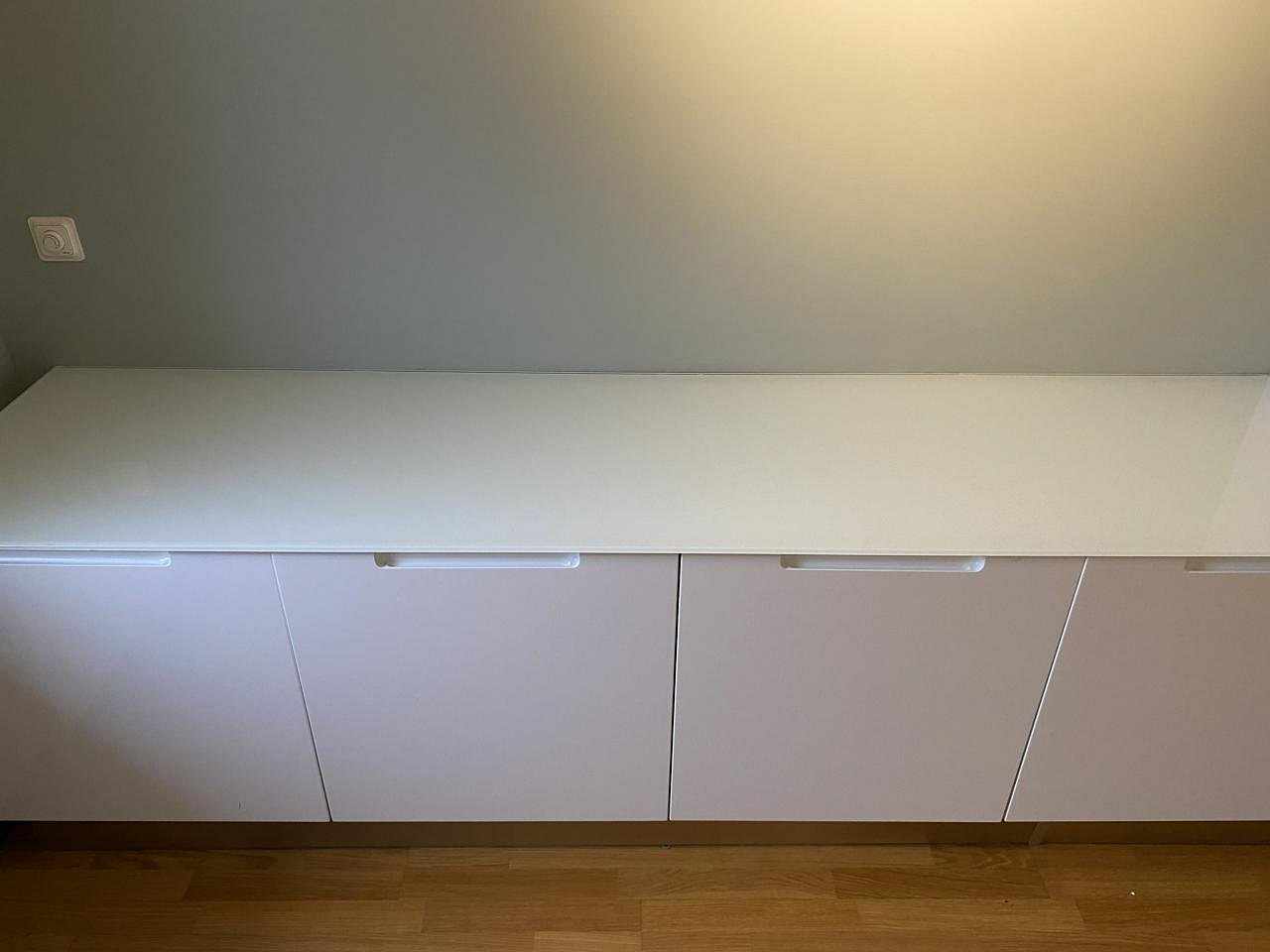 image of Skåp med vit glasskiva 60 - 
