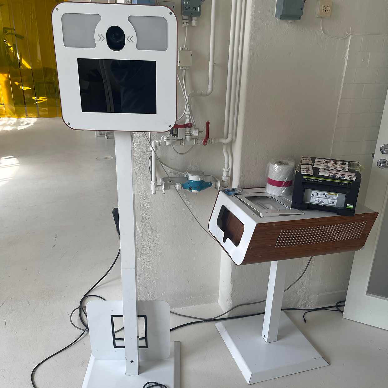 image of Fragile photo booth - 