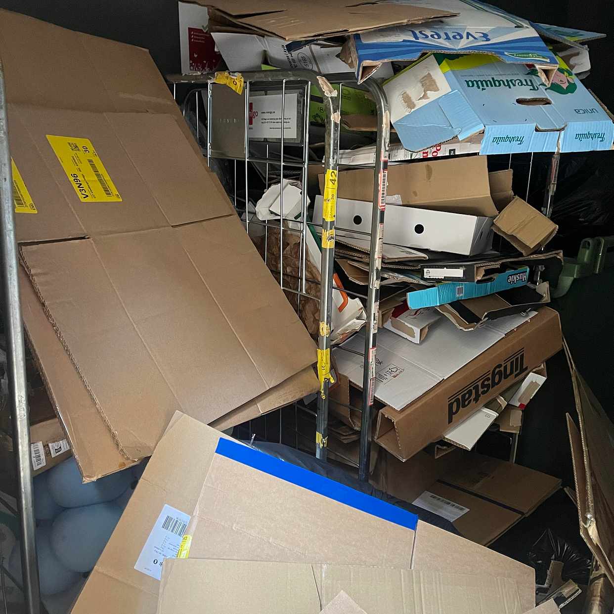 image of Wellpapp, plast och sopor - Bromma
