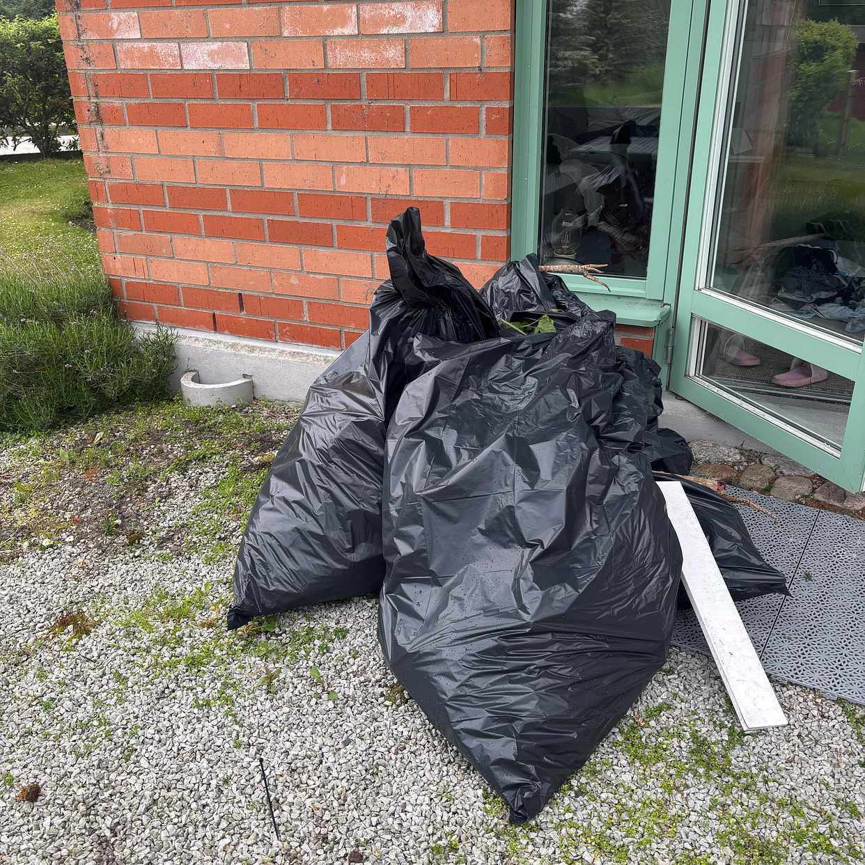image of 4 säckar trädgårdsavfall - Hököpinge