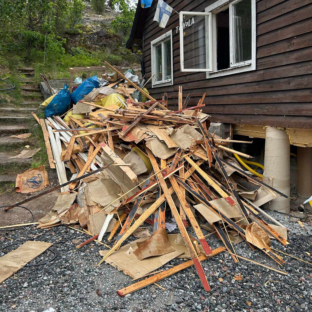 image of Trä och plastpåsar - Torshälla