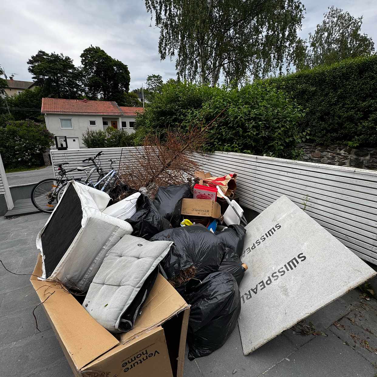 image of Blandat avfall och grenar - Danderyd