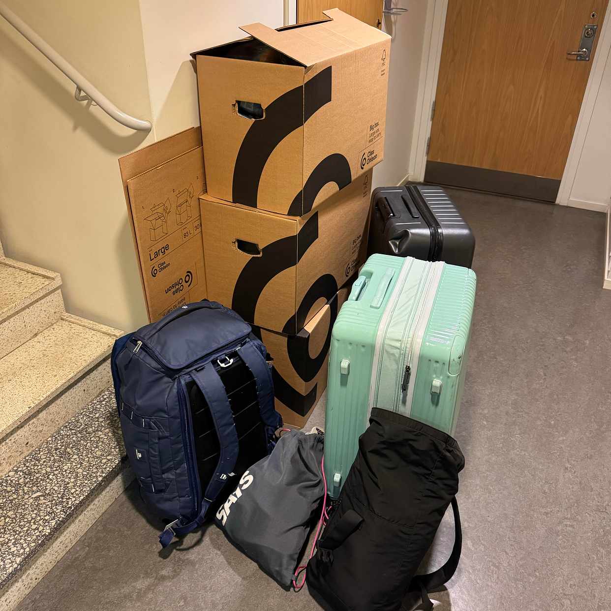 image of Moving bixes, suitcases - 