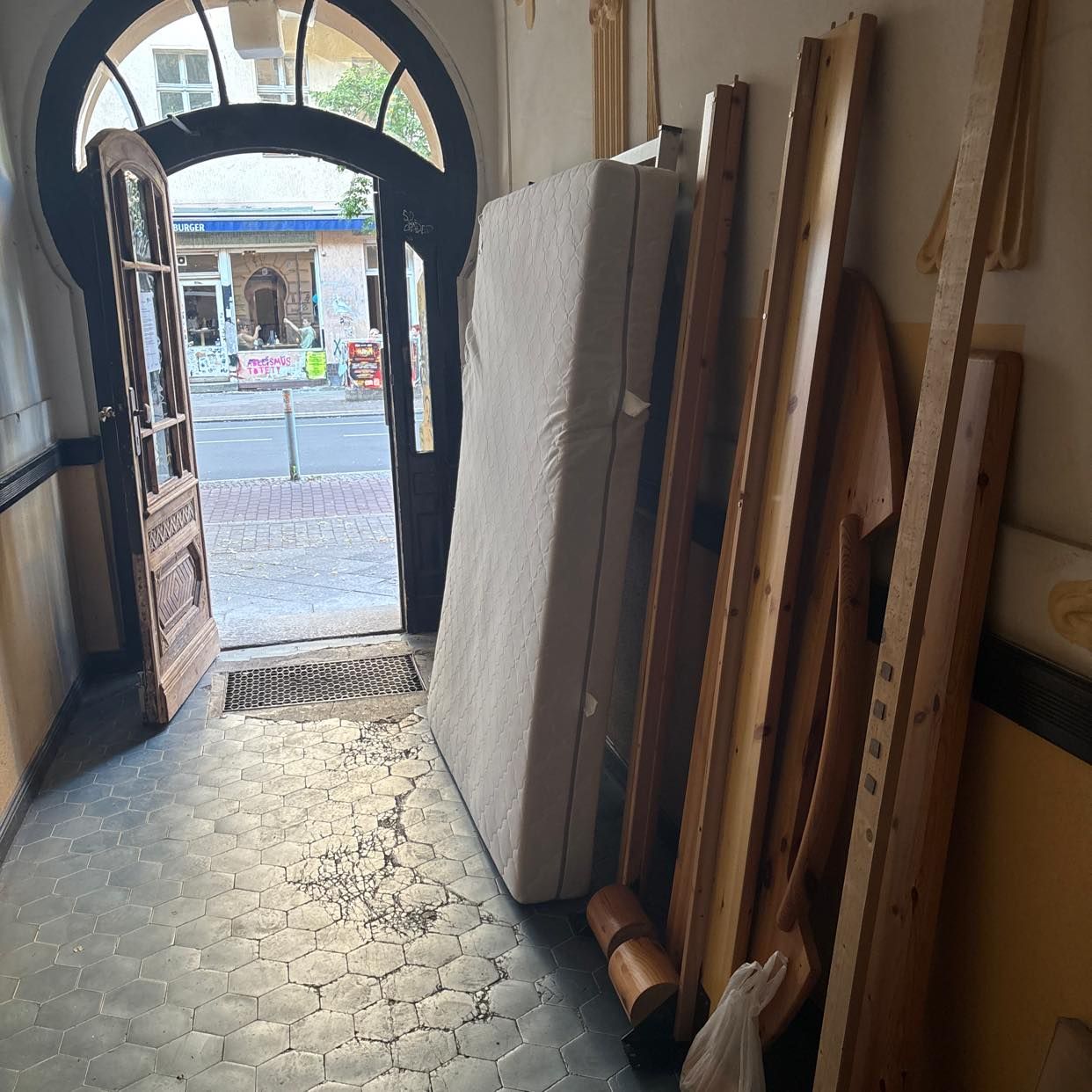 image of Pick up of Bed - 