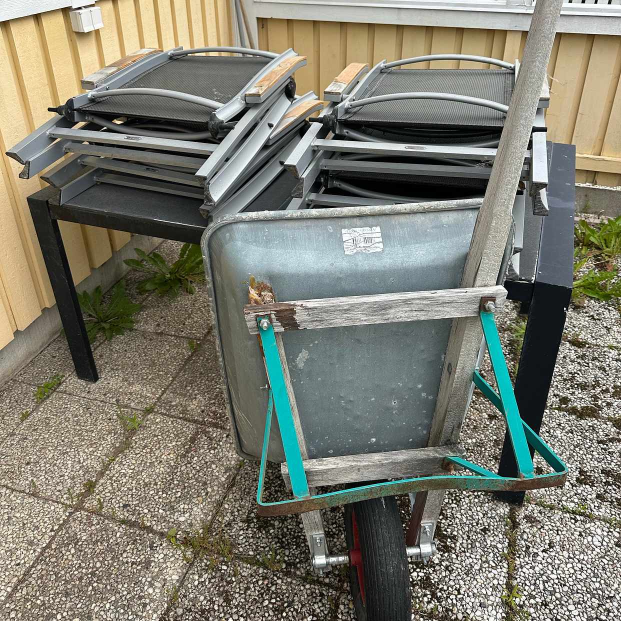 image of Recycling of furniture - Sollentuna