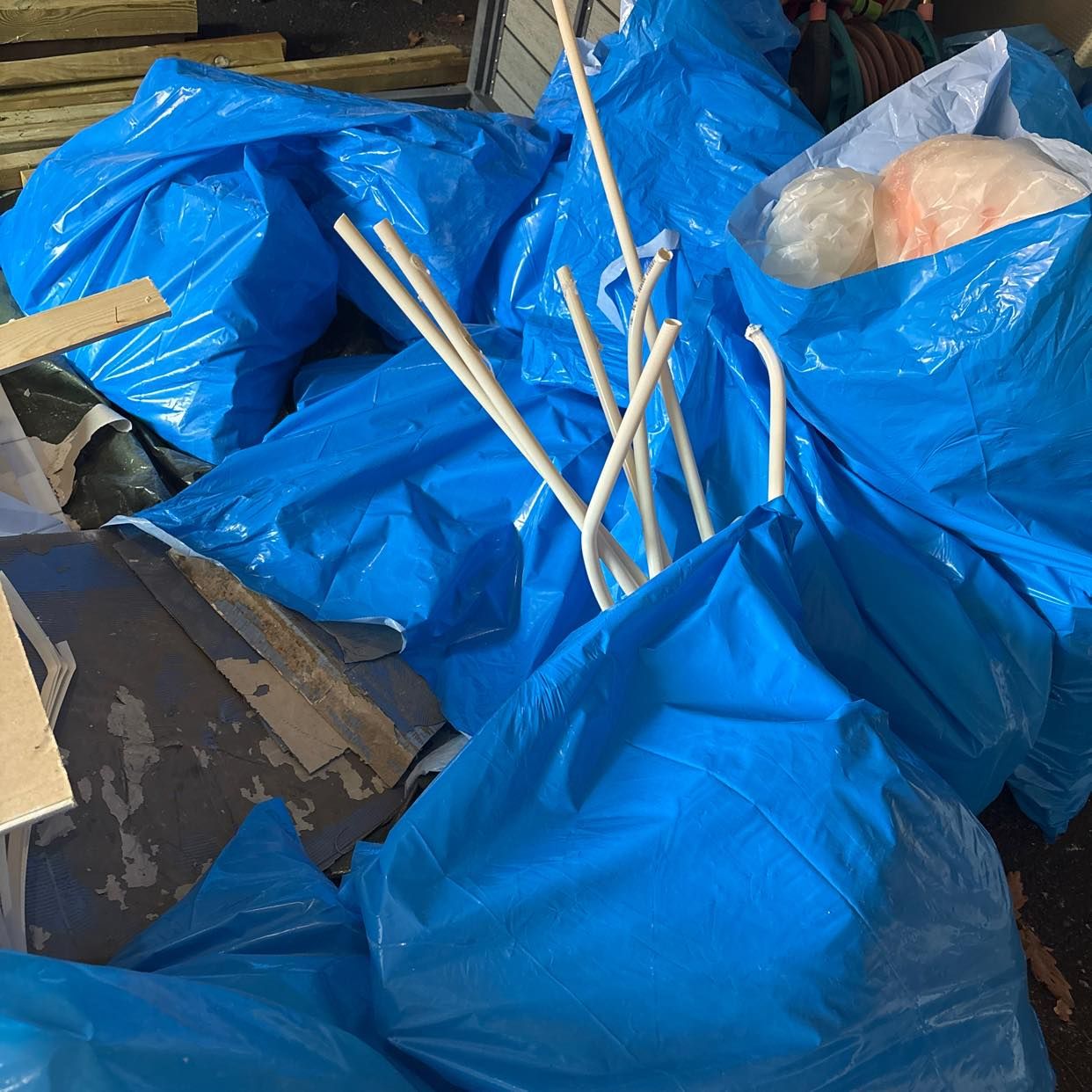 image of Gips, klinker och plast - Billdal