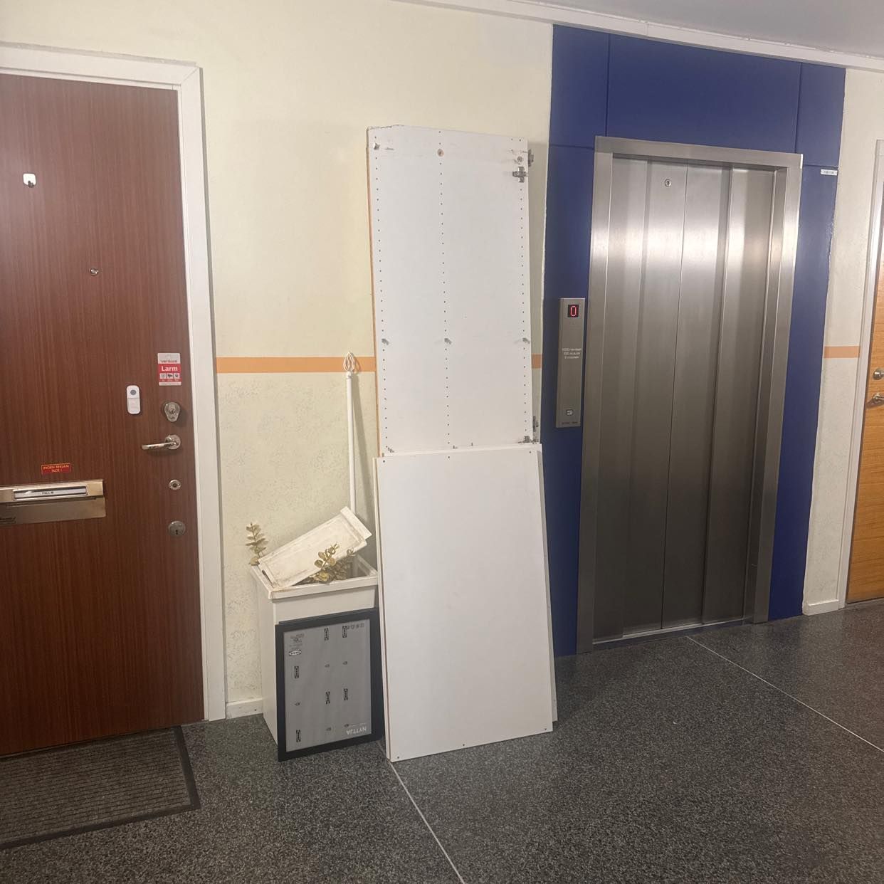 image of Broken down closet - Älvsjö