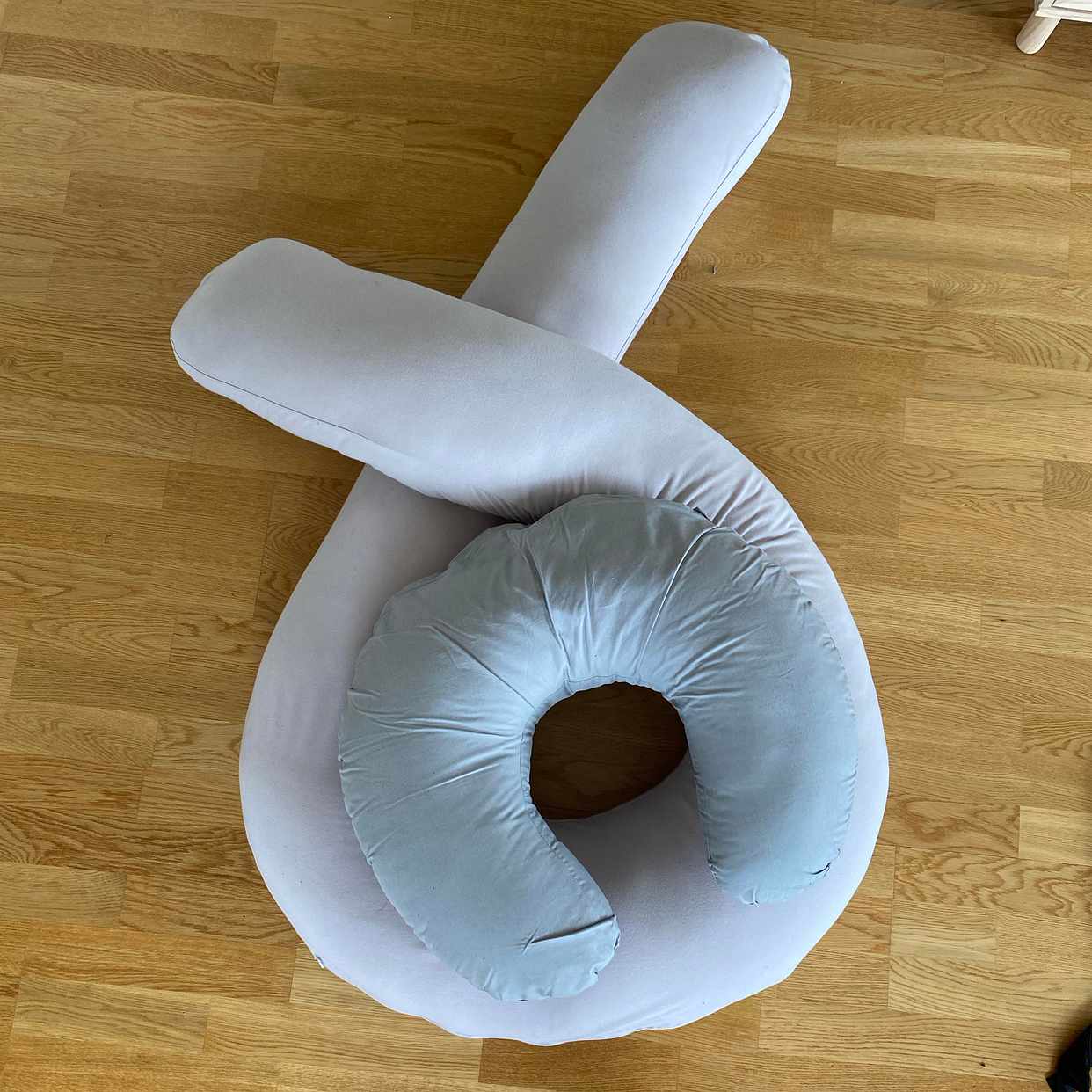 image of bord 63x63cm & kuddar - Bromma