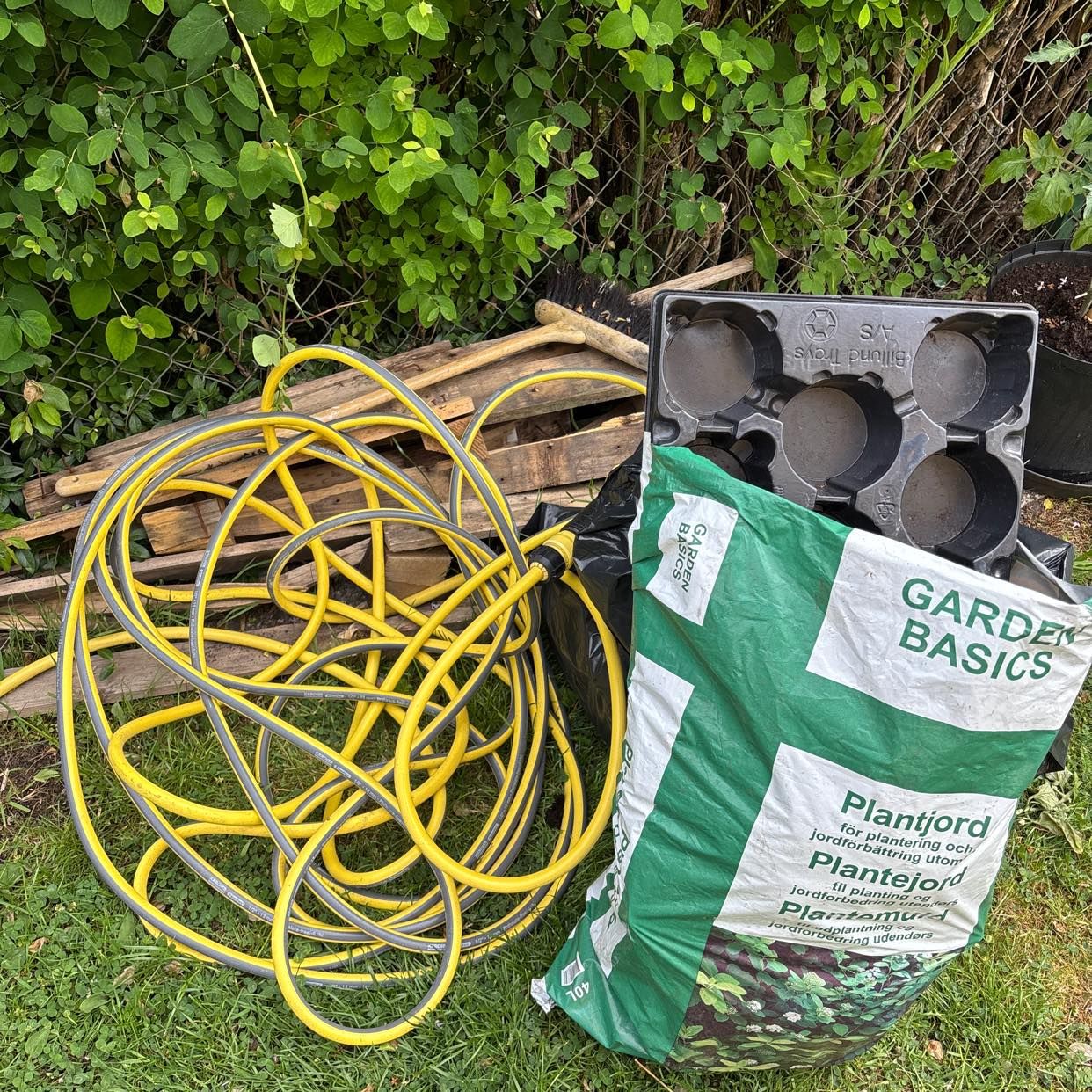 image of Kartonger plast trädgårds - Vällingby