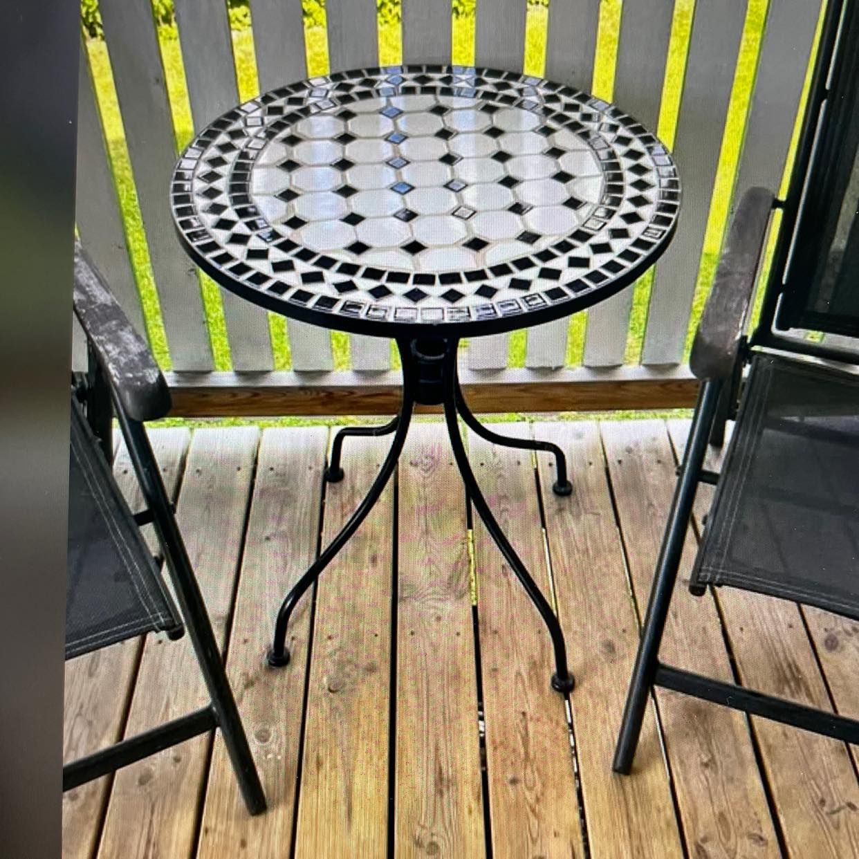 image of Pick up a small table - 