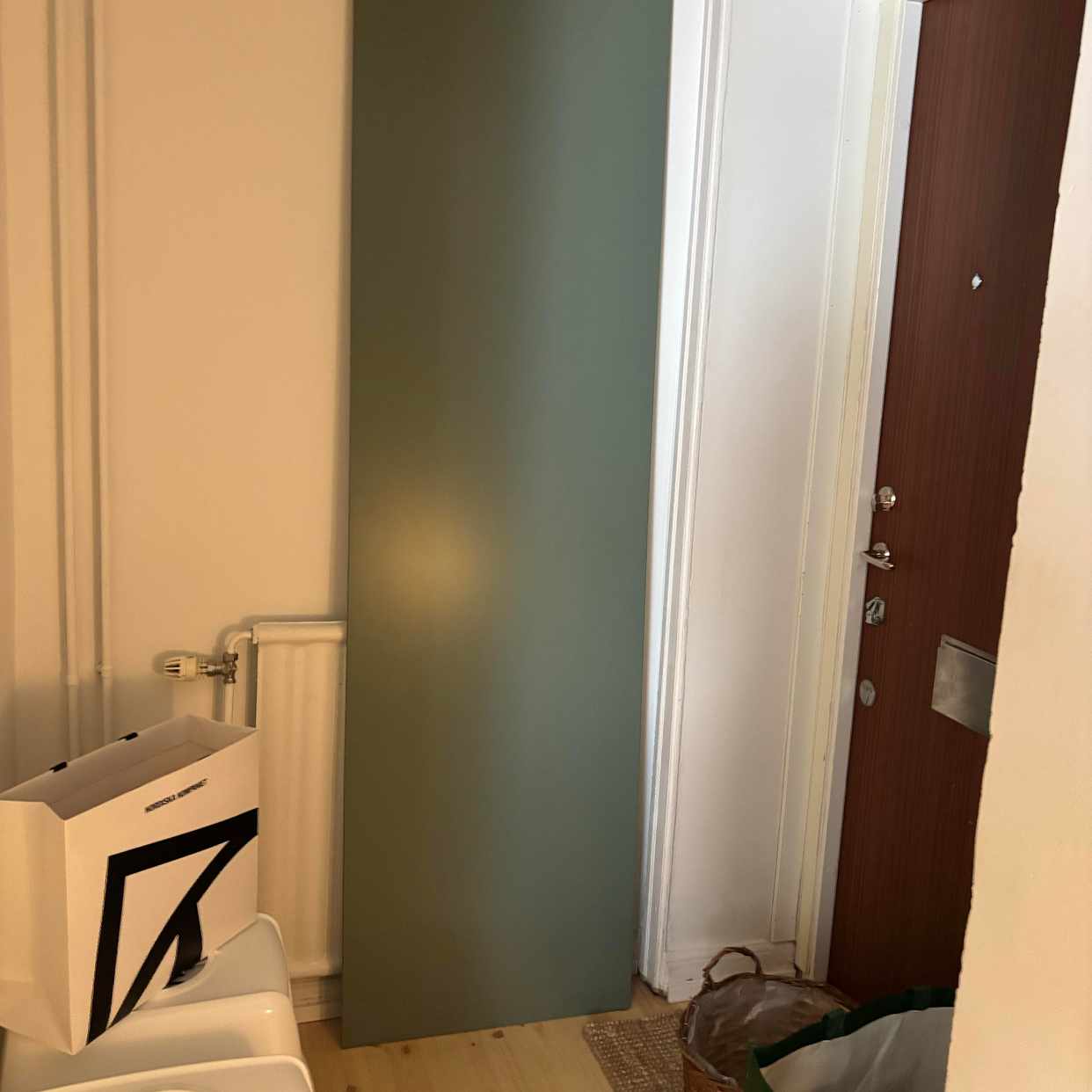 image of Att hämta en skåpsvägg - Sundbyberg