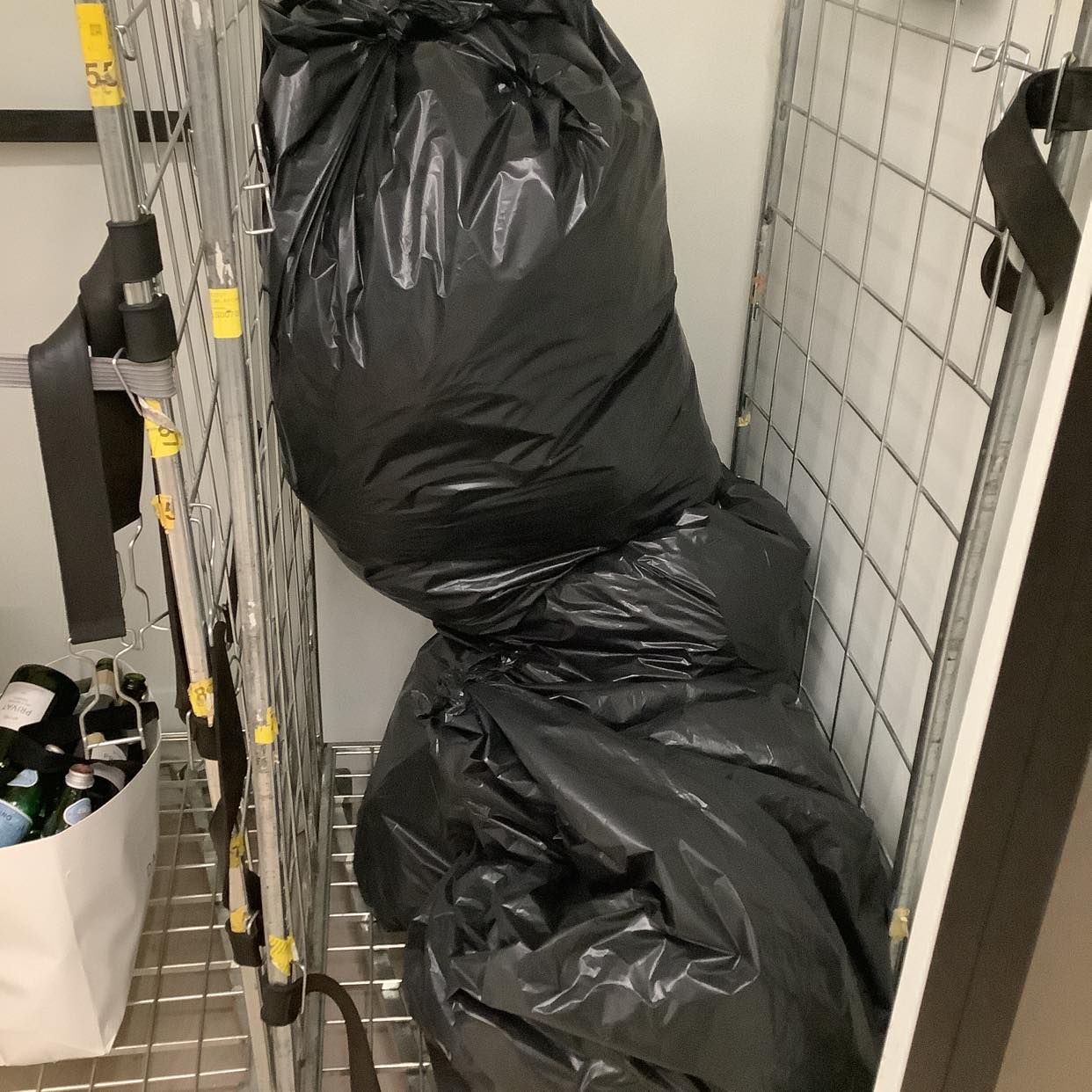 image of Kartonger, tomglas, plast - Stockholm