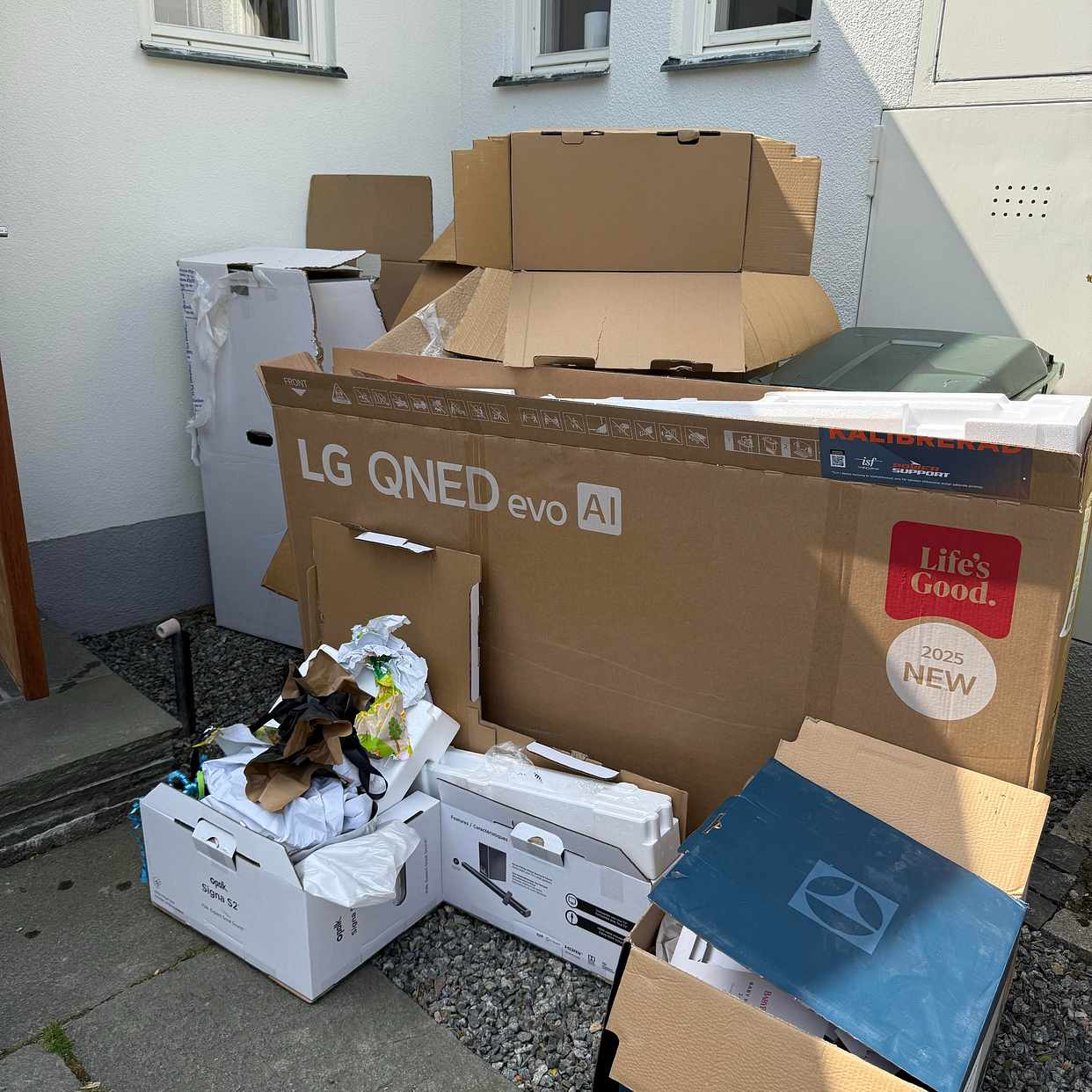 image of Kartonger/papp och plast - Saltsjöbaden