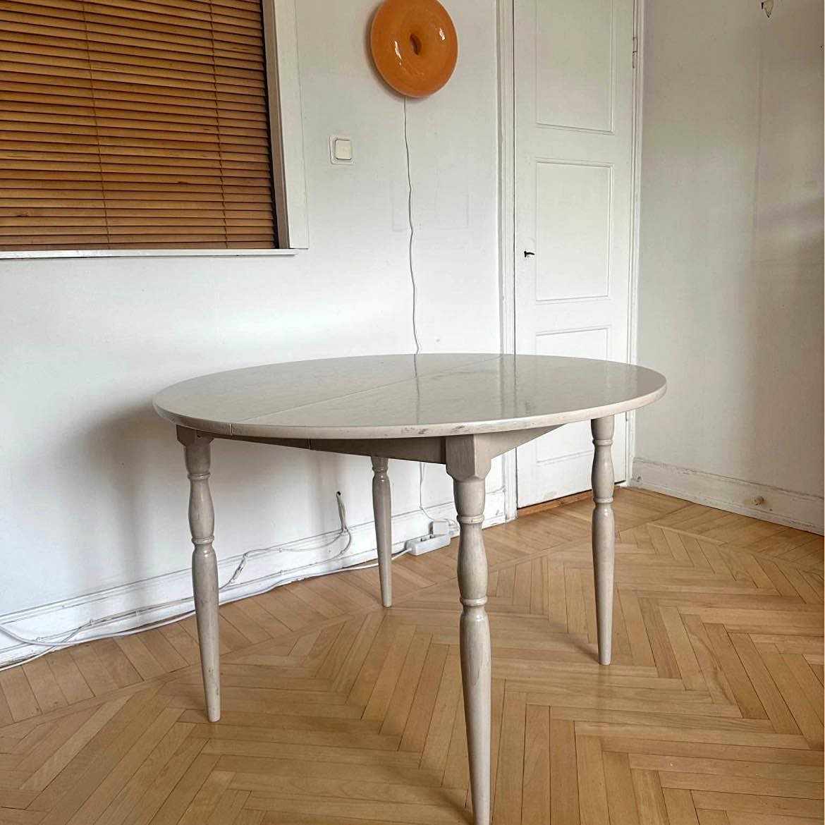 image of Matbord drygt 1m diameter - 