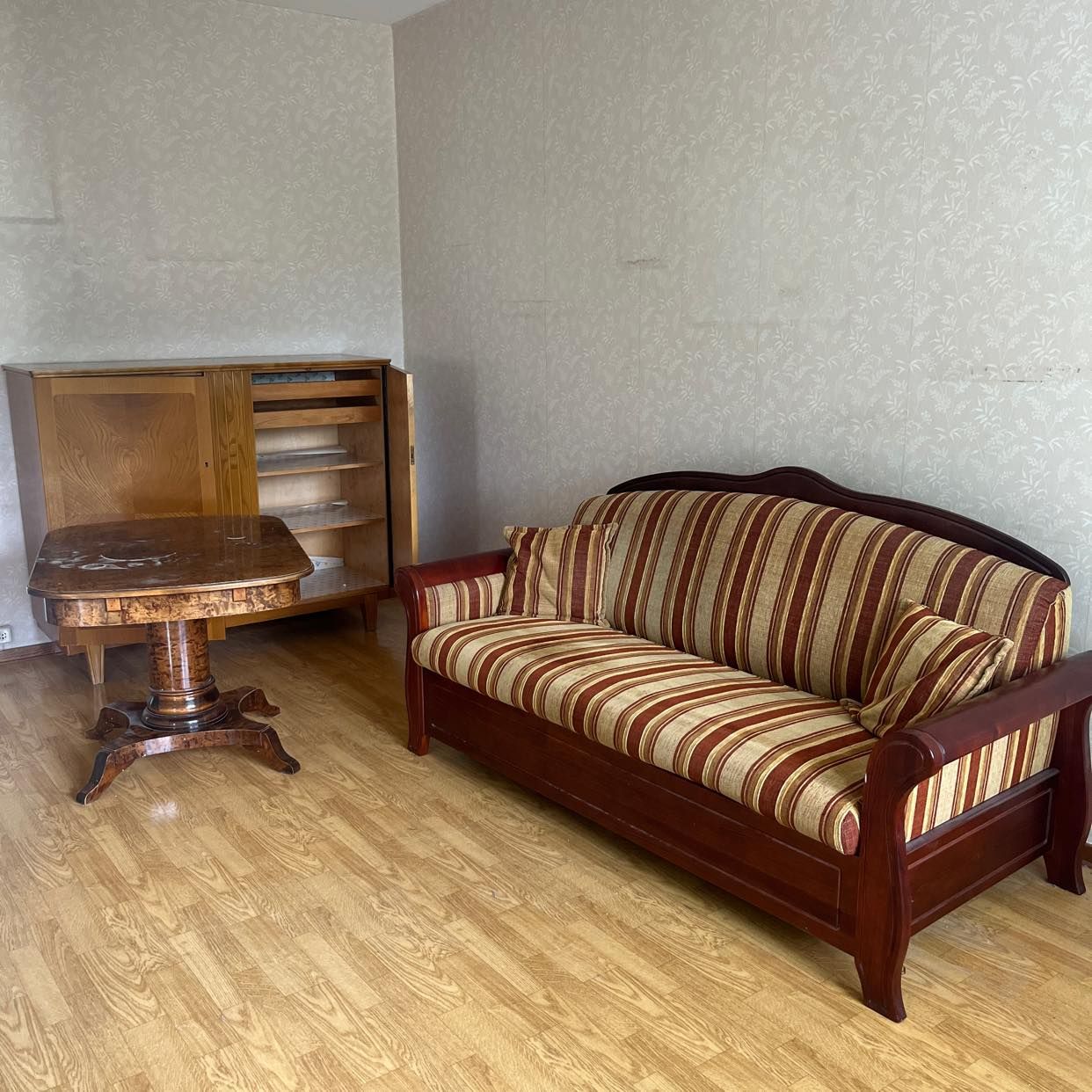 image of Bortforsling av möbler - Almby