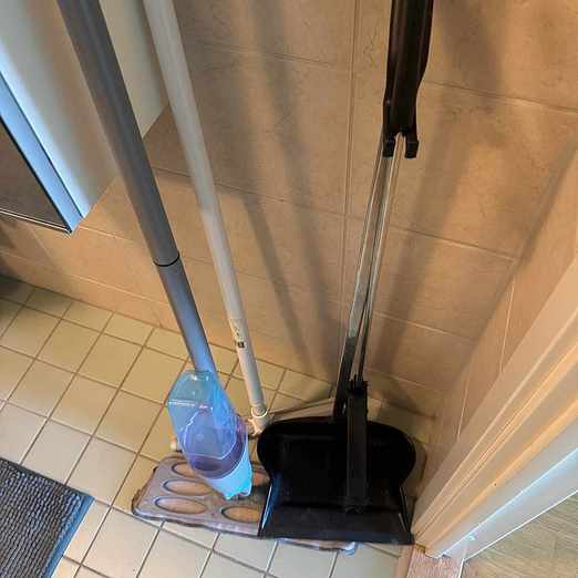 image of Spraymopp and broom - Bromma