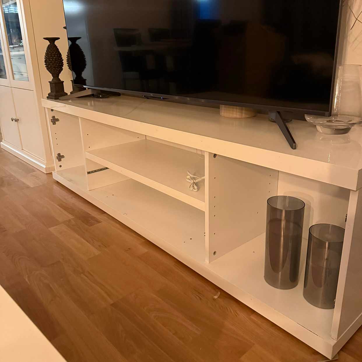 image of TV-bänk för återvinning - Sigtuna
