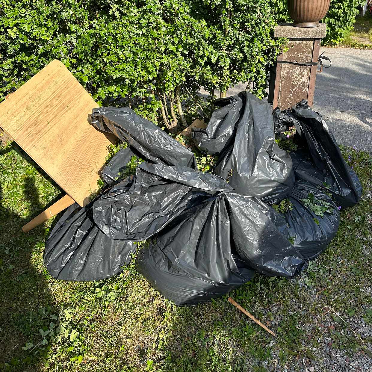 image of Jordsäckar & litet bord - Bromma