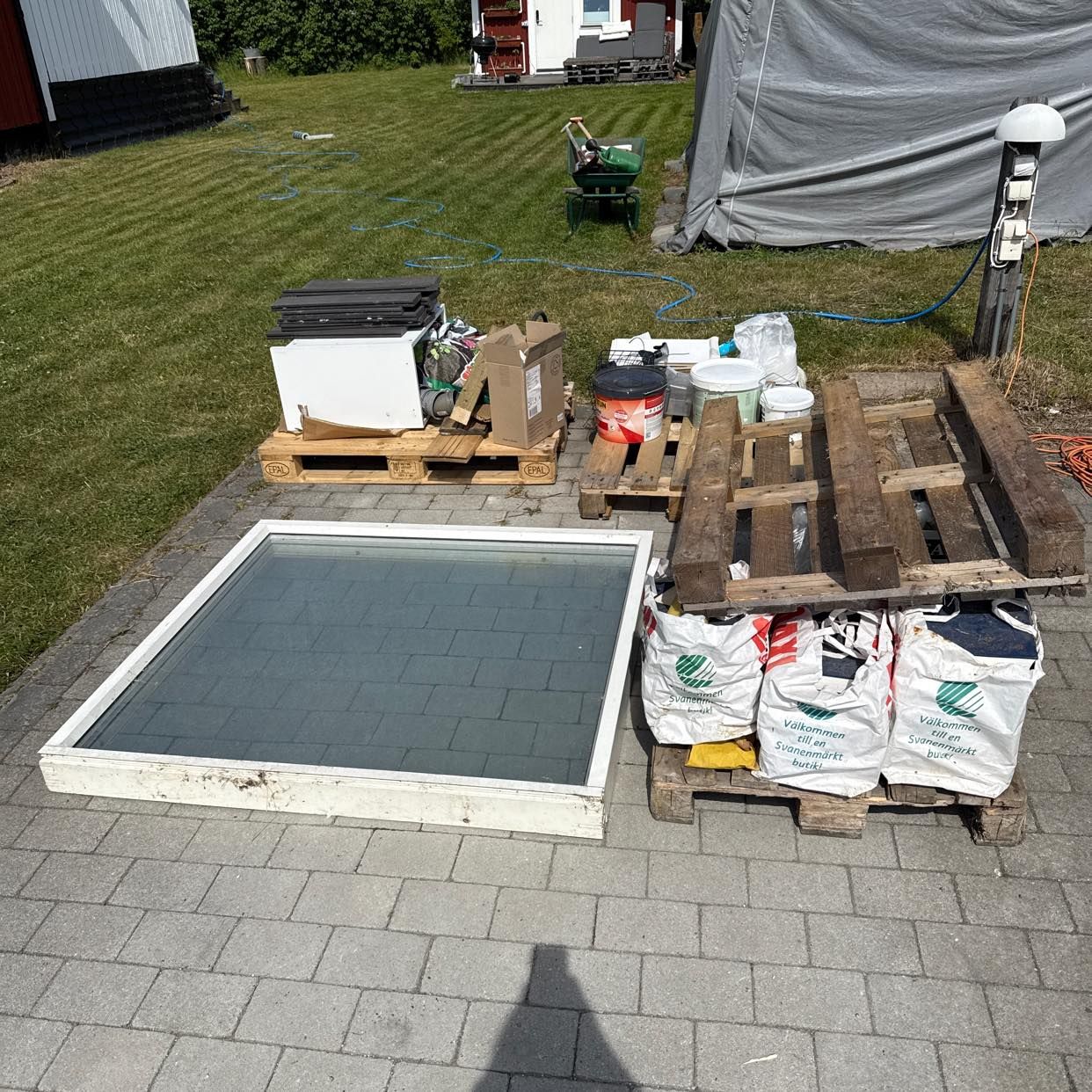 image of Pallar och glasruta. - Tyresö