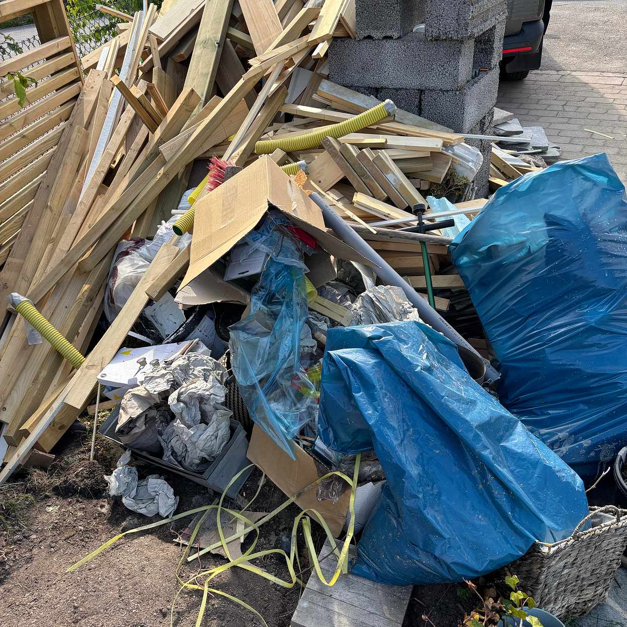 image of Slänga träavfall - Lidingö