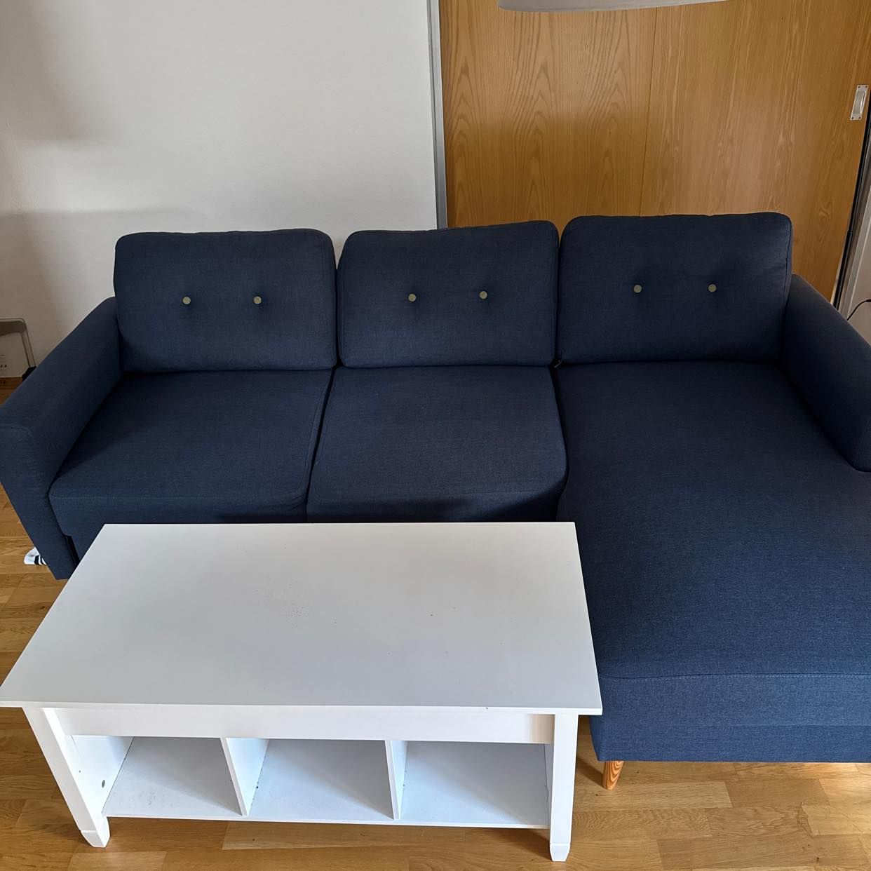 image of Sofa and sofa table - Frankfurt Am Main