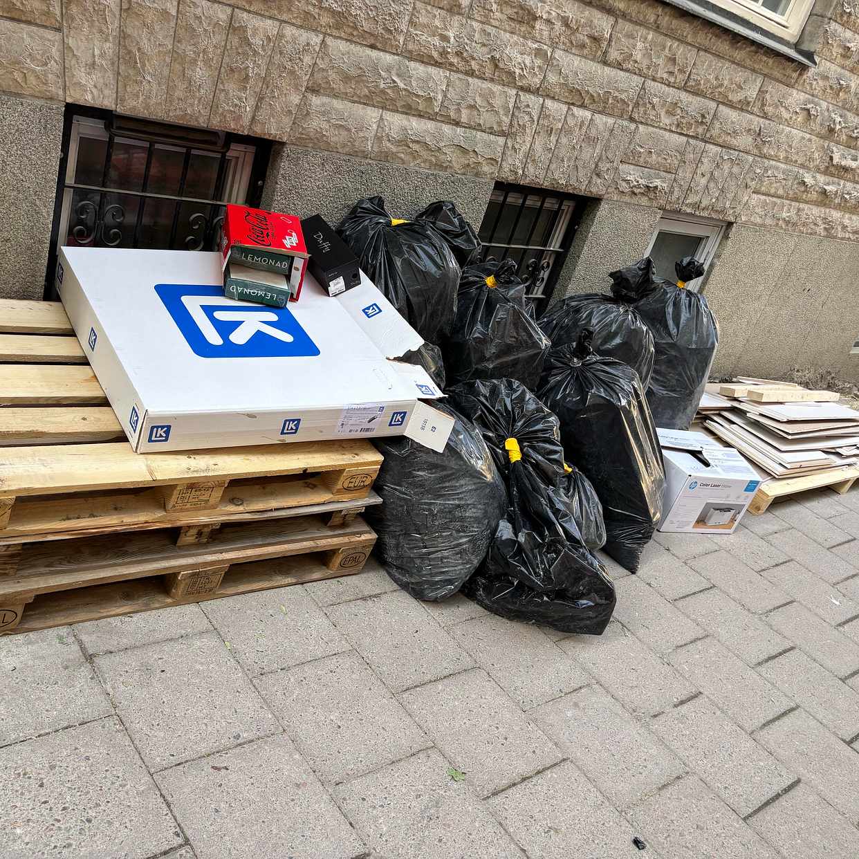 image of Diverse till tippen - Stockholm