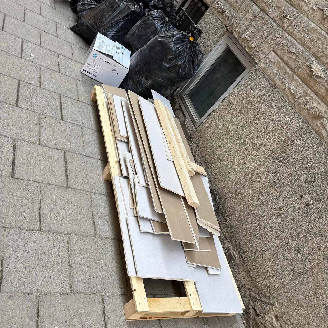 image of Diverse till tippen - Stockholm