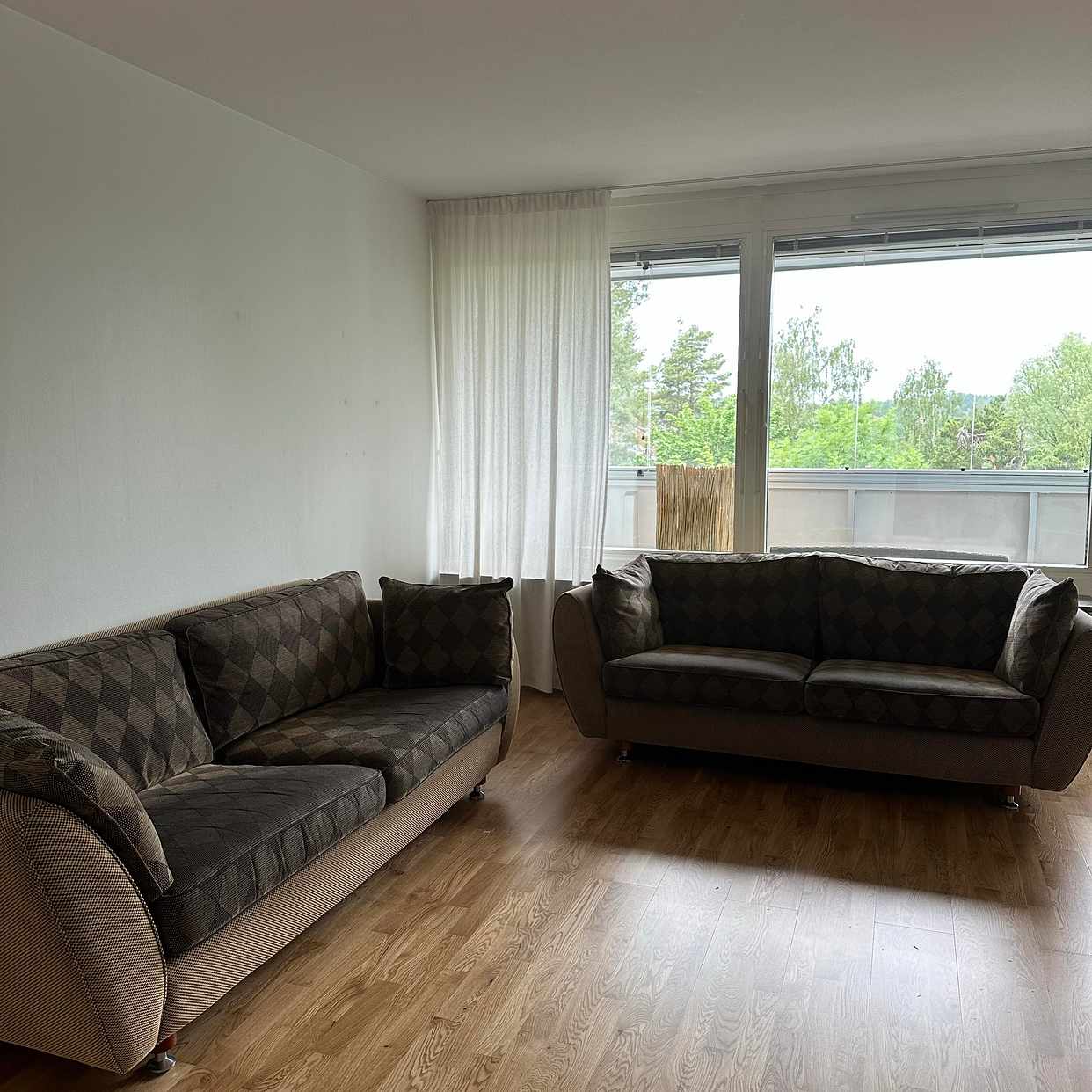 image of Hämtning soffor + skräp - Täby