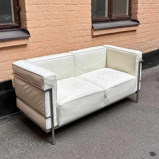 image of Vit skinnsoffa - Stockholm