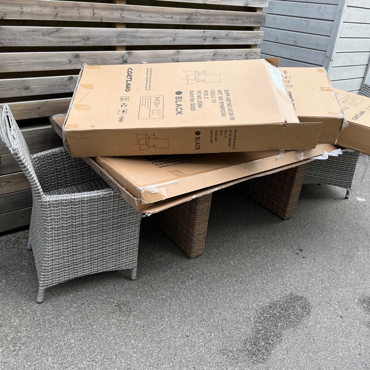 image of utemöbler + kartonger - Huddinge