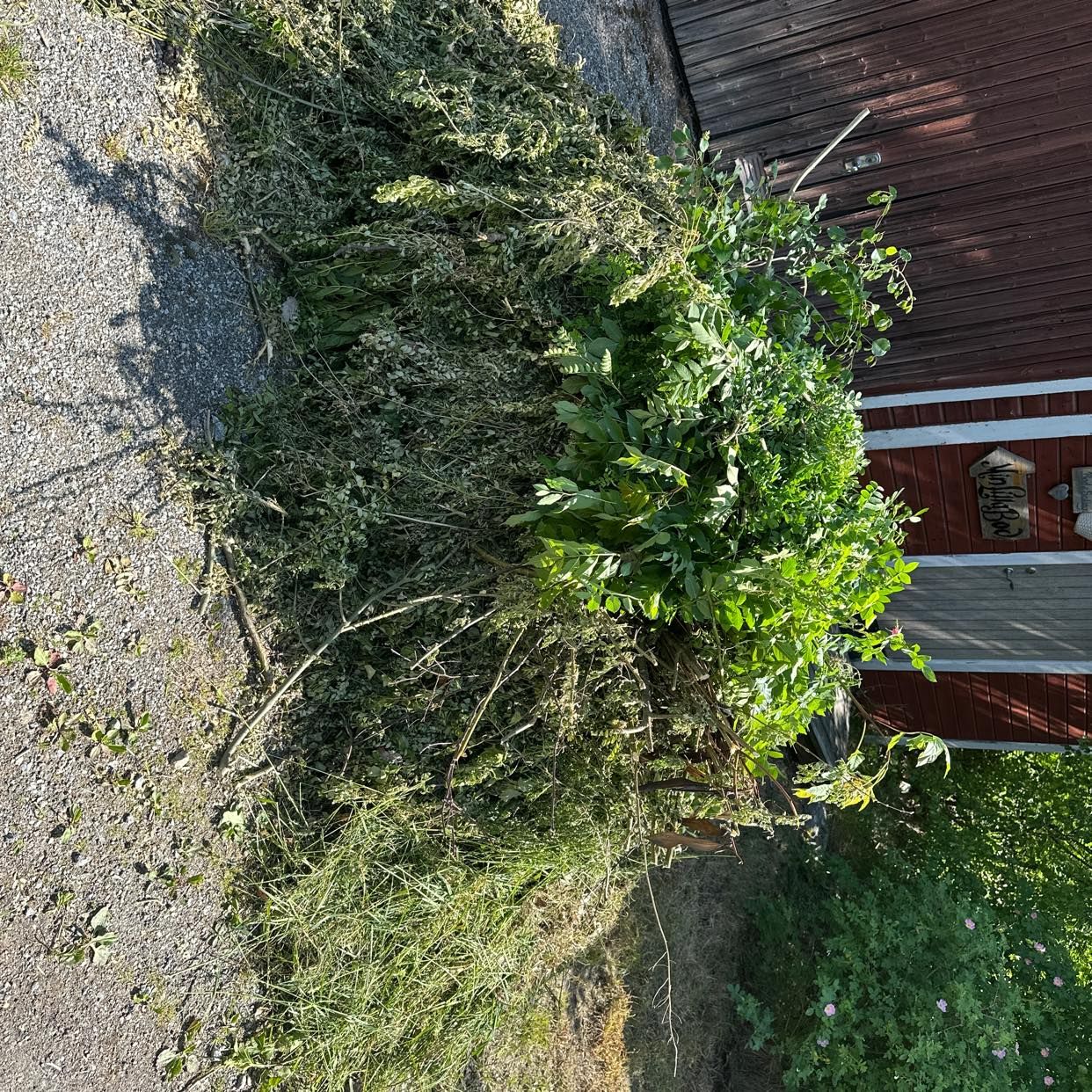 image of Slänga trädgårdsavfall - Gustavsberg
