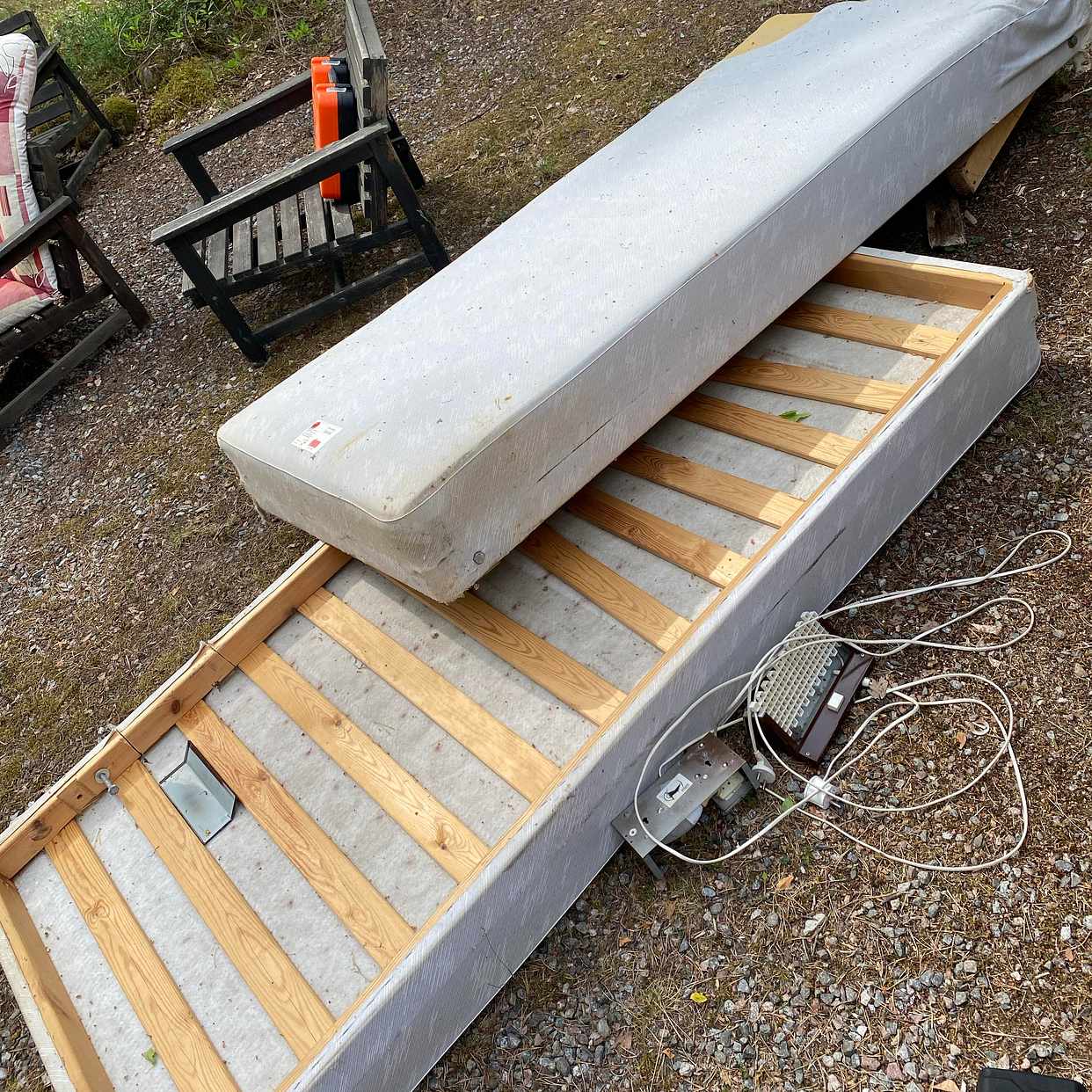 image of Slänga säng samt madrass - Grödinge