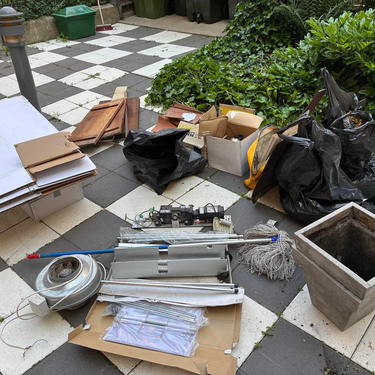 image of Wood, cardboard, bricks, - Östermalm