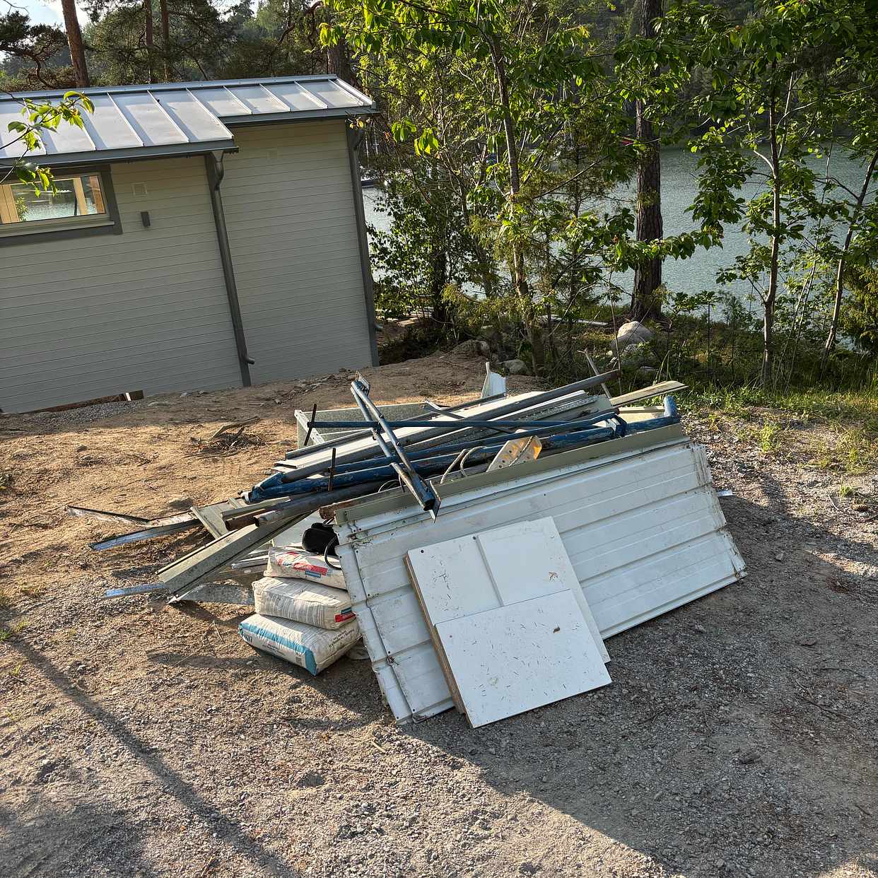 image of Delar av plåthus - Ingarö