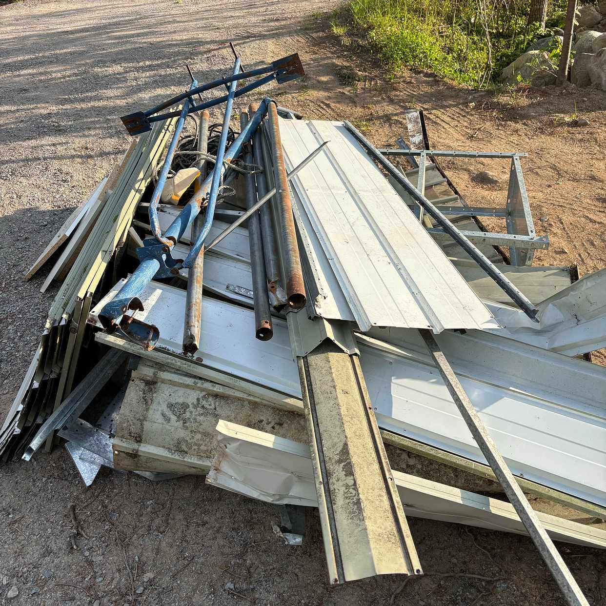 image of Delar av plåthus - Ingarö