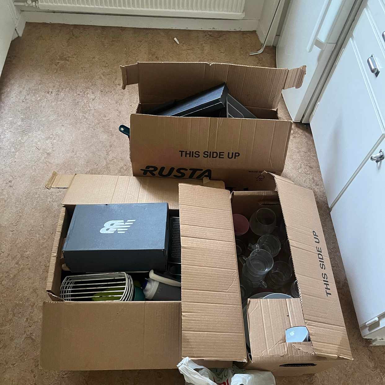 image of Throw away and recycle - Bromma