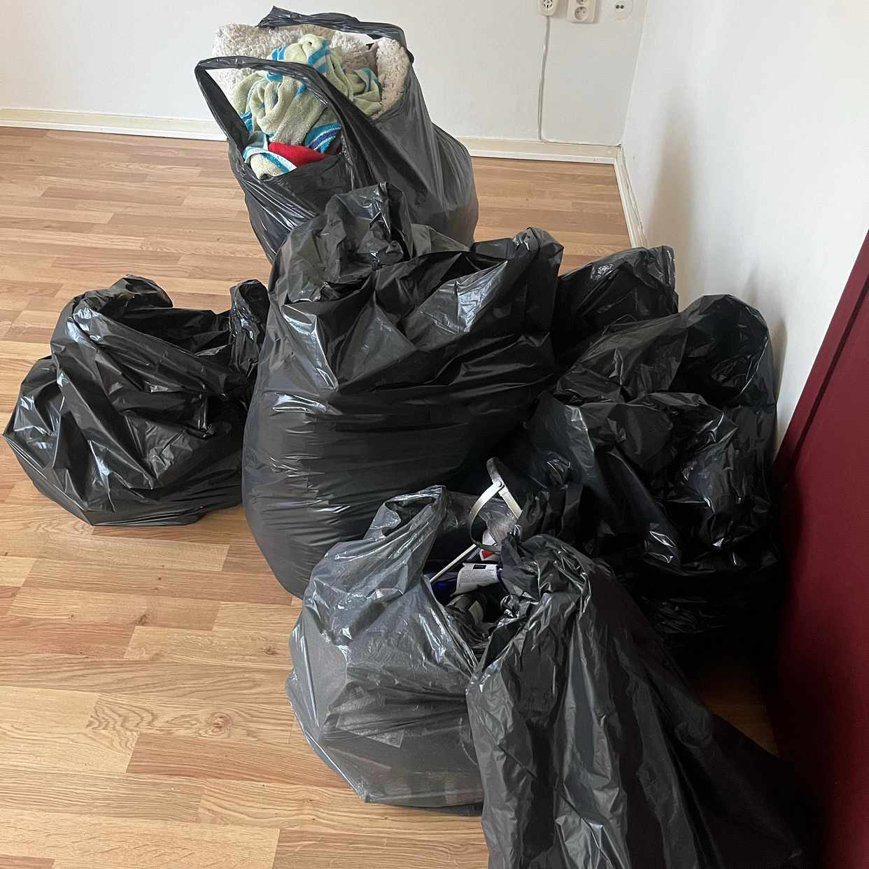 image of Throw away and recycle - Bromma