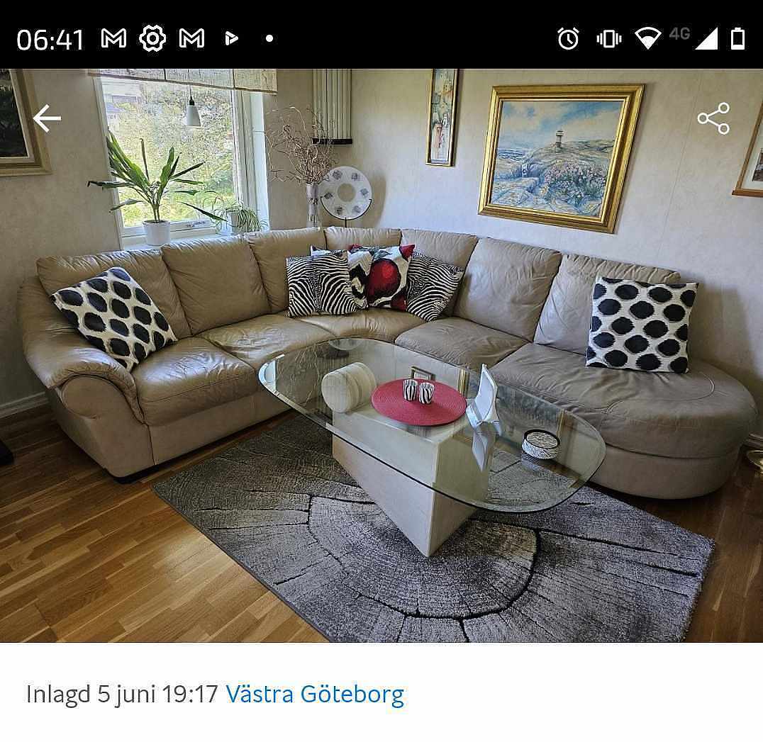 image of En hörnsoffa och en säng - 
