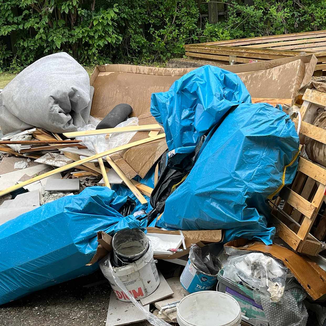 image of Throw/ recycle broken til - Sollentuna