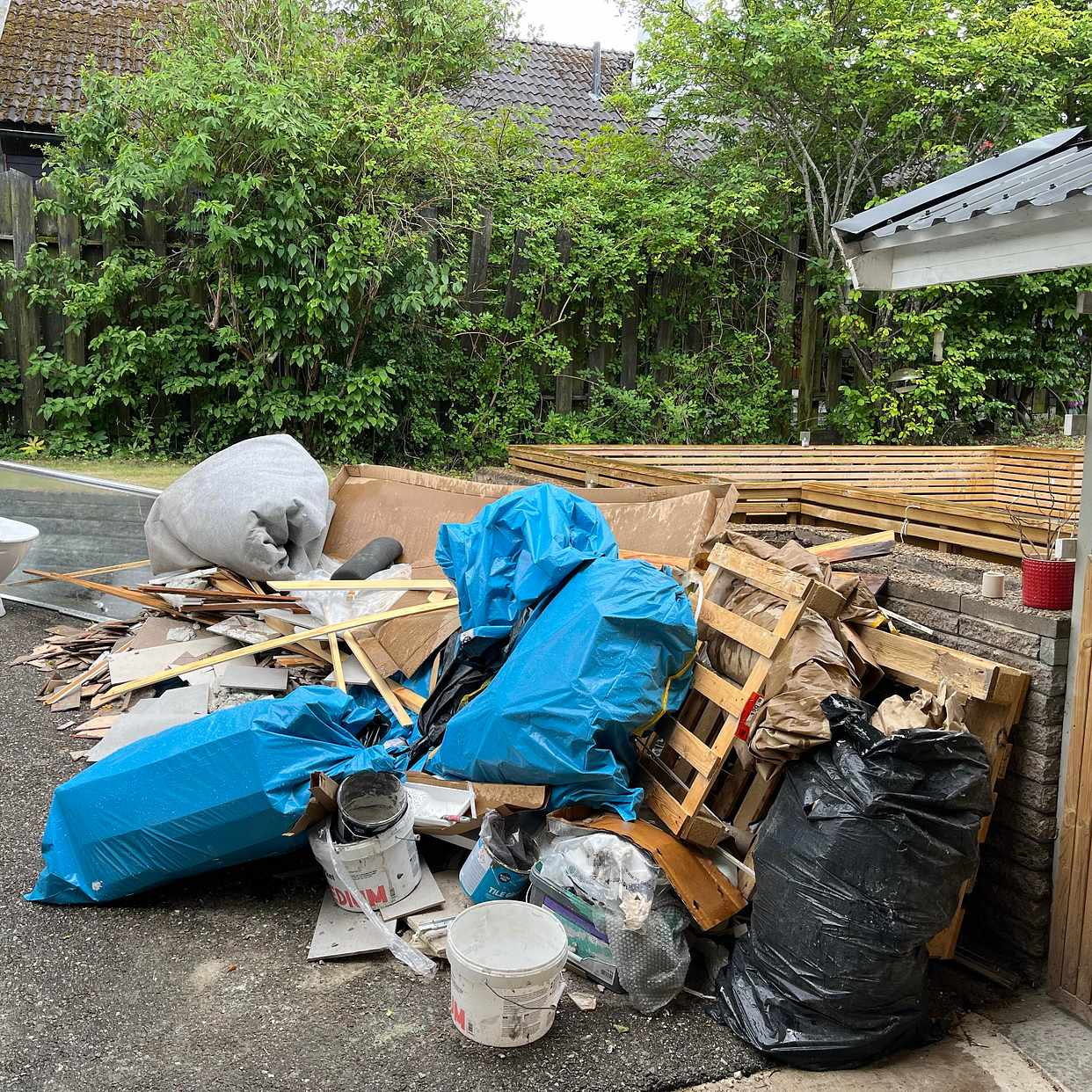 image of Throw/ recycle broken til - Sollentuna