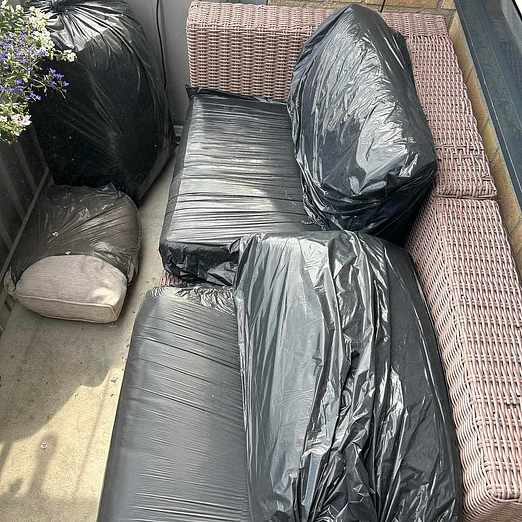 image of Gratis utemöbler – soffa - Stockholm