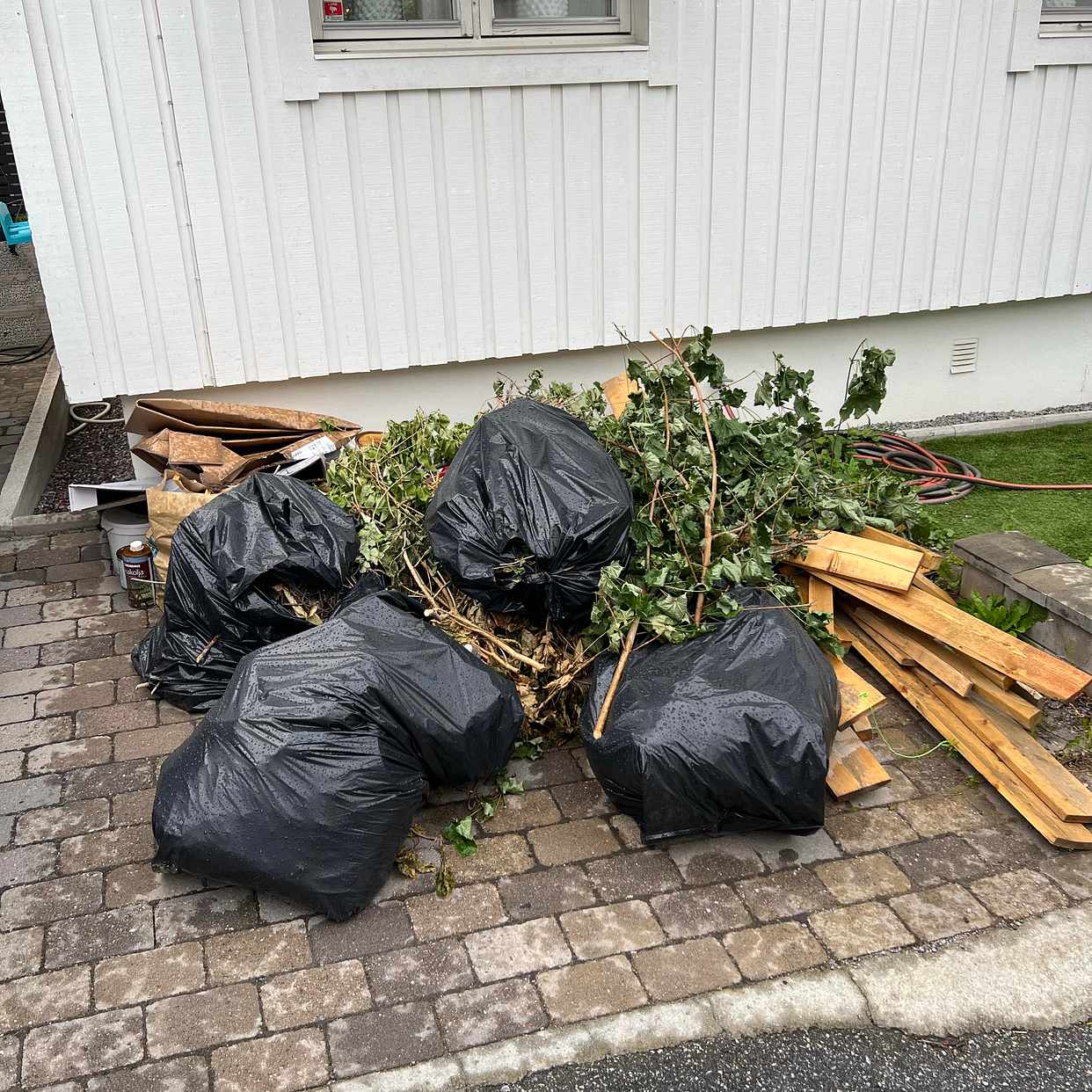 image of Trädgårdsavfall,virke mm - Bromma